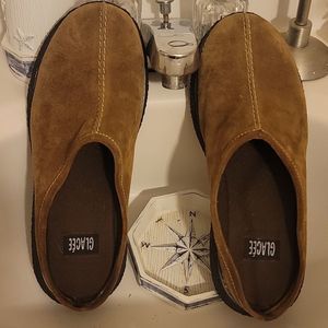 Excellent sz8 med. GLACEE, Suede, fine leather,, clog type slip on. Black sole.